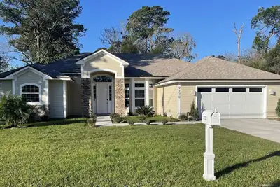 Image de Gorgeous Heated Pool Home Built in 2020 with Jacuzzi- 5. 3 mi from Intl Airport…
