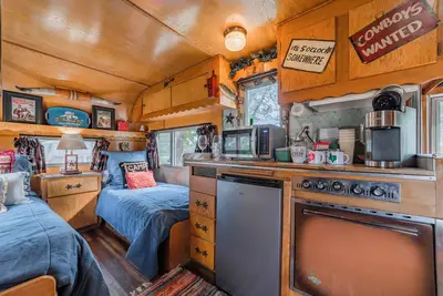 Image de Glamping in Spicewood Tx Hill Country ~ The Cowgirl at Green Acres