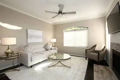 Image de Free Golf! Resort Style Condo in Ideal Location! Heated Pool/Spa/Gym, Wifi, Near Shopping & Dining!