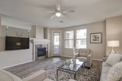 Image de Kierland Commons Fine Dining, Shopping, Hiking, Heated Pool, Spa & Fitness Room, Garage + Free Golf!