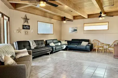 Image de Large Group Suite, private kitchen, Go Karts! near Beach &Marina. New listing!