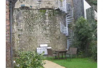 Image de maison idéal pour groupe de 12 personnes a 500 m du centre ville