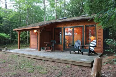 Image de Adirondack Riverfront Retreat