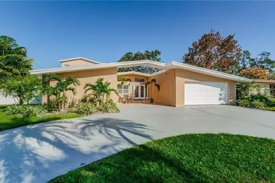 Image de Luxury Showstopper! Sleeps16 Pool Spa 2 miles to Beach W\/Heated huge pool