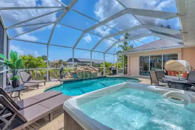 Image de South Gulf Cove 4 Bedroom Pool + Hot Tub on Canal Private Home
