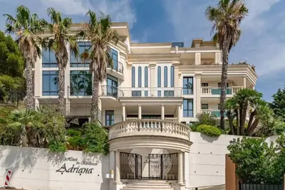 Image de grand studio-appart de standing terrasse vue mer