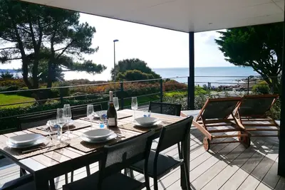 Image de Villa with sea view and direct beach location