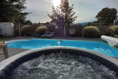 Image de Villa, piscine privée chauffée, spa, 4 chambres, salle cinéma