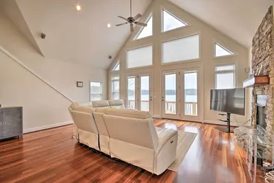 Image de Dreamy Ridgeway Home w\/ Grill on Lake Wateree!