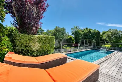 Image de In the heart of Saint Martin de RĂ©, large house with courtyard, garden and swimming pool.