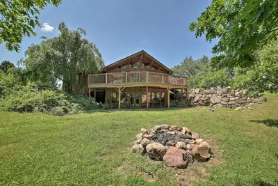 Image de Grand Escape w\/ Deck, Game Room, Nature View!