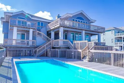 Image de Oceanfront Estate, Corolla, 7 Bedrooms, Heated Pool, Hot tub with oceanview, Lighthouse views