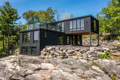 Image de Modern 4 bd, 3 bath Cottage on Boshkung Lake, Haliburton