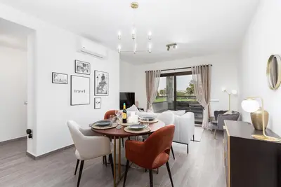 Image de Fantastique appartement de charme situé sur le golf et à proximité de la plage