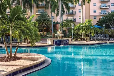 Image de Resort Managed 2 Br -Sleeps 8 at Wyndham Palm Aire - Pools, Free Beach Shuttle!