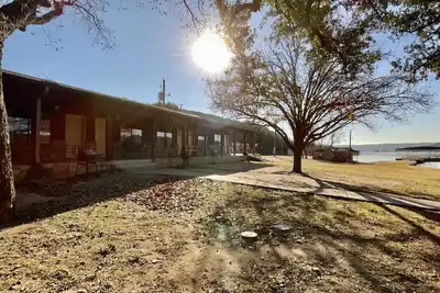 Image de water front rooms on Possum Kingdom Lake