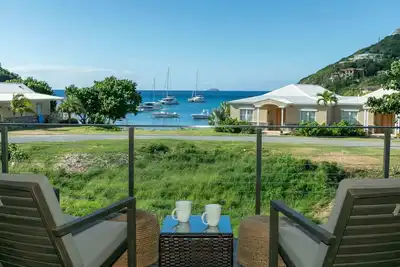 Image de Castaways Villa- Steps from the Beach, Kayaks & Sups!