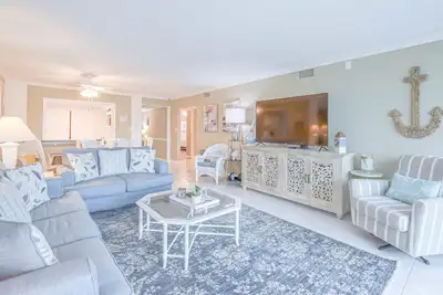 Image de Book Your Beach Vacation! 2-Bedroom 2-Bath Condo! Sleeps Up to 9 Guests