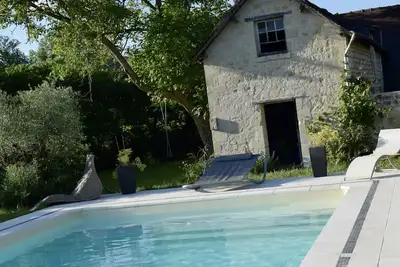 Image de Maison de campagne sur propriété avec ânes. moutons, poules