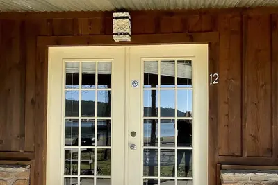 Image de Lake front relaxing cabin #14