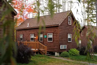 Image de Pine Cabin: Waterfront Log Cabin Hideaway