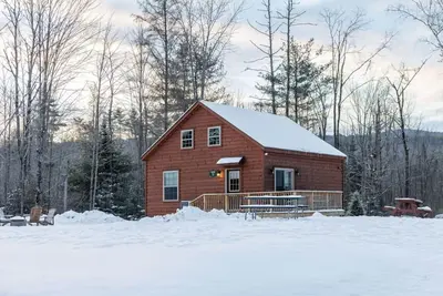 Image de Rosewood Villa: Lakefront Log Cabin Retreat