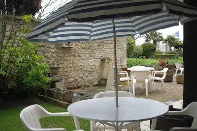 Image de Charming studio for 2 people with terrace 100 meters from the sea and the beach