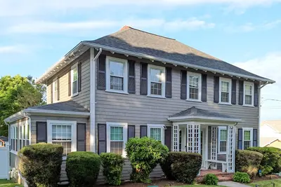 Image de The Cozy Colonial - 4 Bdrm that's close to train and only 35 min from City!
