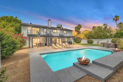 Image de Luxury Scottsdale Retreat. Private Pool & Hot Tub- Near Golf & Dining