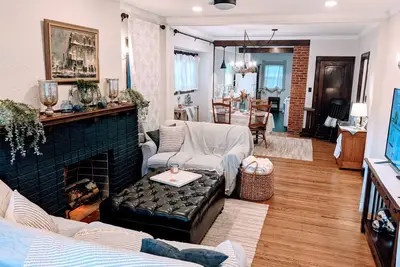 Image de Modern Cozy Cottage 2 bedroom Home on the park