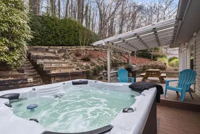 Image de Modern Mtn Cabin+Walk to Dt+Hot Tub