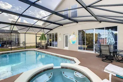 Image de Triton Pool/Spa  Home Near Disney With Spa & Resort Perks