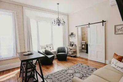 Image de Beautiful Downtown Loft - East Suite
