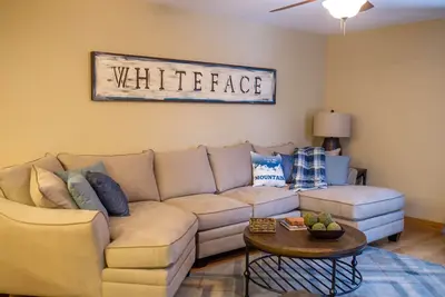 Image de Beautiful 4-bedroom, fully stocked. 5min walk to Main Street.