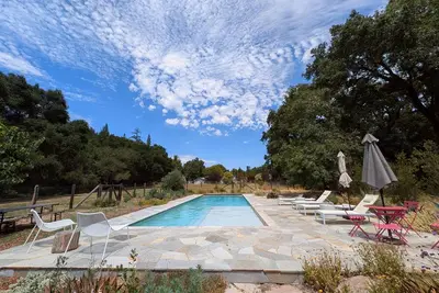 Image de Healdsburg Homestead -- Complimentary wine tasting at Croix included!