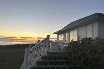 Image de Ocean and Mountain View Beach House with Hot tub and Fire Pit