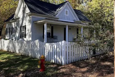 Image de Cheerful 2 Bdrm Walking Distance Downtown Landrum