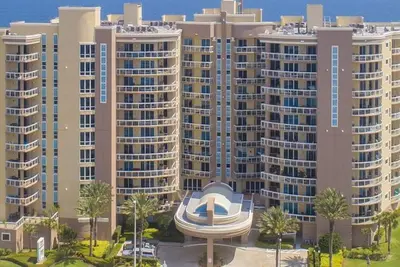 Image de Newly Remodeled, No storm damage, 2 suite retreat w/city & sunset views!
