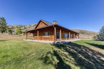 Image de Serene 12 acre mountain escape