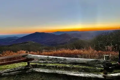 Image de Opulent Retreat Amidst Blue Ridge's Serenity * Dog Friendly * Hot Tub