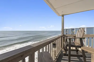 Image de The Lookout: Tranquil Beachfront Condo