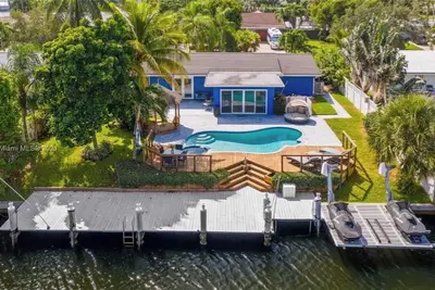 Image de Stunning 3bdr, water front, amazing view, hot tub, pool! ! ! Close to the beach!