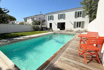 Image de Superbe villa avec piscine chauffée et parking