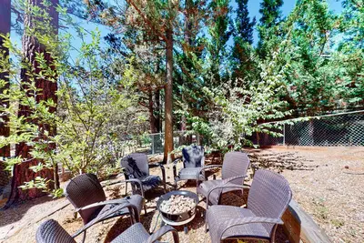Image de Hot tub, Dog-friendly cabin near skiing, balcony, fireplace & W\/D