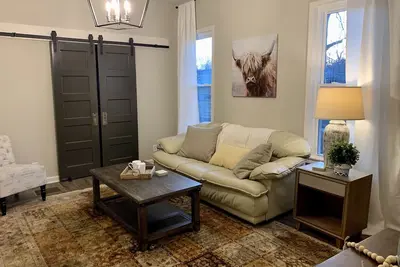 Image de Newly Renovated and Ideally Located Near Campus and Downtown. High speed Wifi