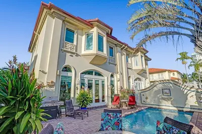 Image de Immaculate Waterfront Villa - Private Heated Pool, Gas Bbq & High Speed Internet