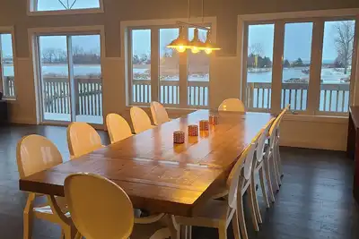 Image de Lovely Waterfront 4 Bedrooms + 2 Baths Penthouse 2500sqft  in Pec!