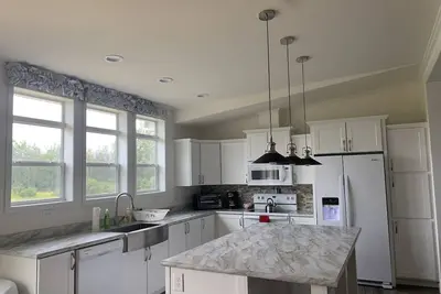 Image de Lunker House By the Bay- Rural, Contemporary and Spacious-Moments from Downtown