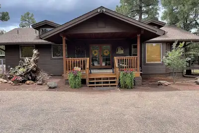 Image de Cabin with horse boarding availability May thru October.