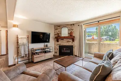 Image de Labor Day Still Open! Walk to Resort & Steps to Free Town Bus Stop+Pool-Hot Tub-Grill-W/D in Unit